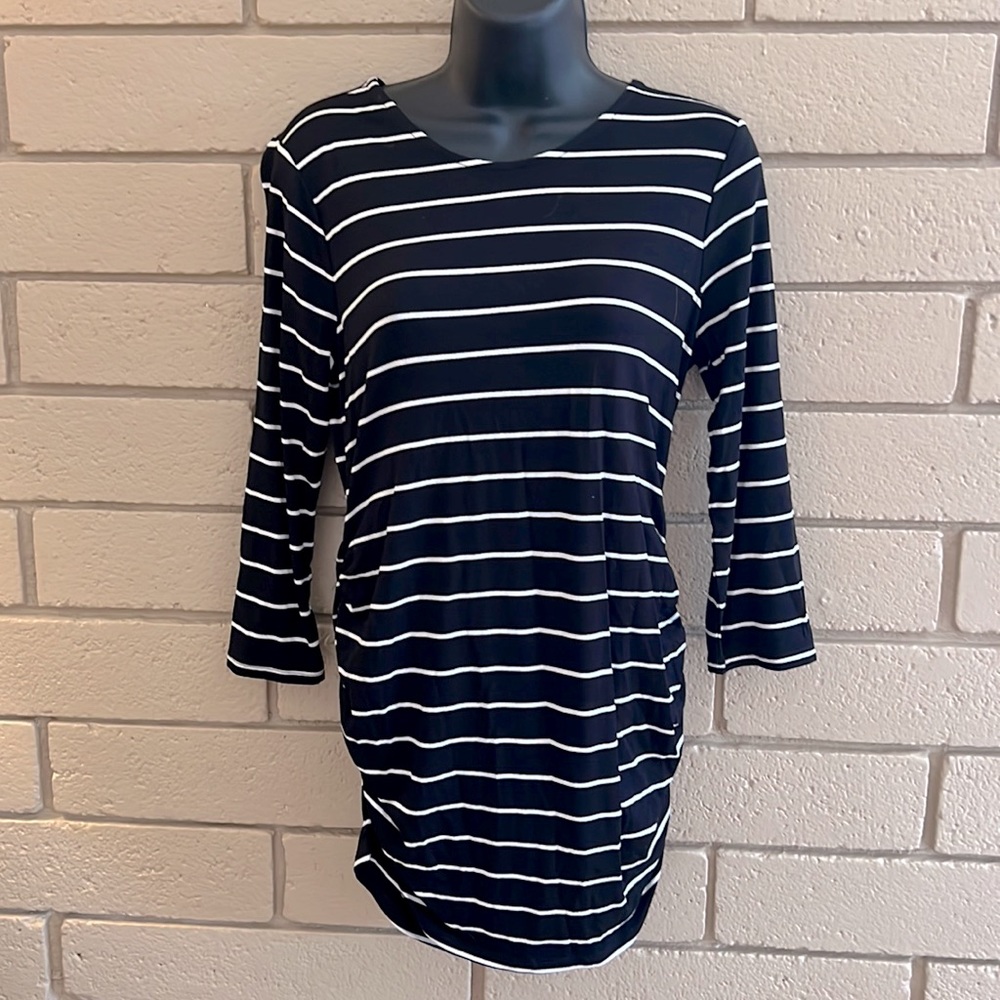 Jessica Simpson Maternity long sleeve shirt